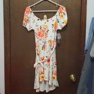 No Boundaries brand, size Medium (7-9), White dress w/ floral pattern.